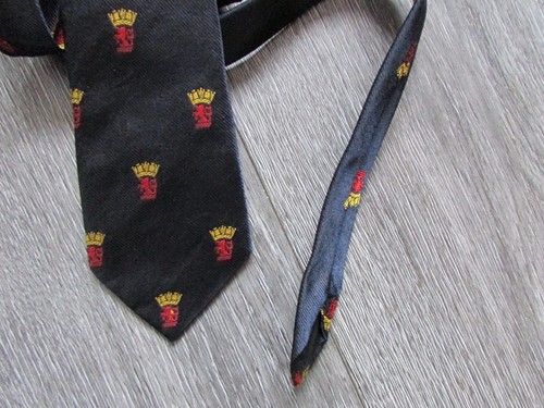 Crown red dragon motif early - red,