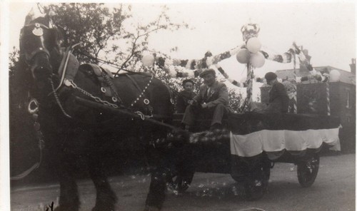 Heavy horse cart float - &,
