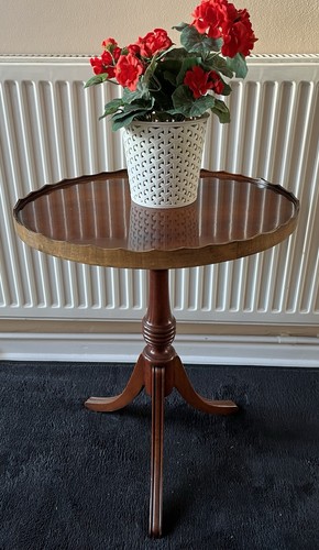 Vintage wooden oval - oval, side