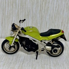 Maisto Triumph Speed Triple 955i Motorcycle 1:18 Diecast Model Green