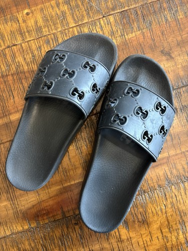 Gucci cut out flip flops - gucci,