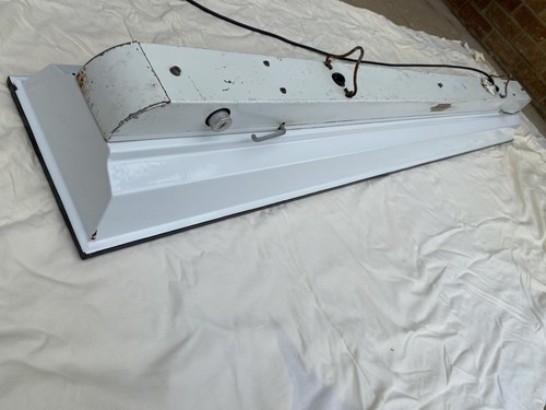 1950 thorlux 5ft 80w bc - 1950's,