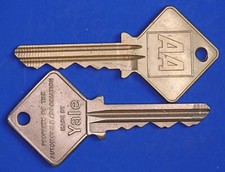 2x Automobile Association AA