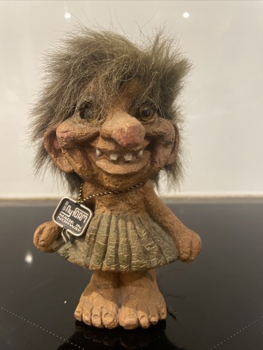 Nyform norwegian troll girl - troll,