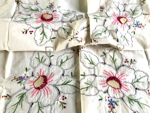 Vintage hand embroidered - hand,