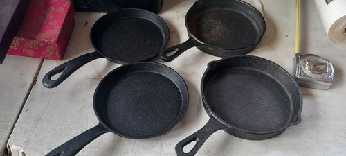 Set small cast iron pans - set, of