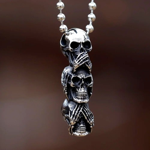 Three wise skulls pendant - three,