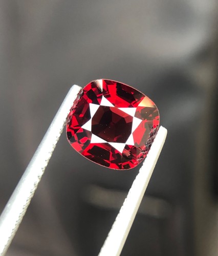 Carats certified red - 2.98,