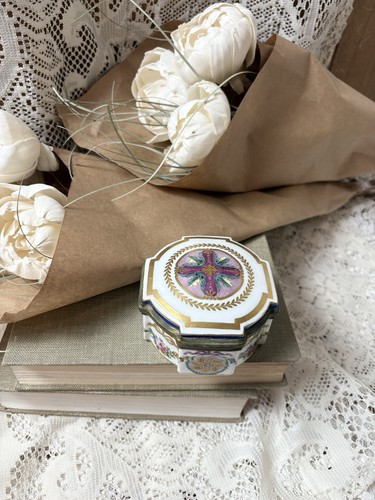 Porcelain jewelry dresser - porcelain￼jewelry,