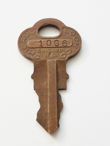 Vtg chicago lock key - vtg,