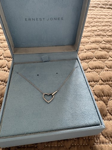 9ct white gold and diamond - and,