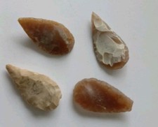 LOT OF 4 NEOLITHIC FLINT CARVED ARROWHEADS STONE AGE BRITAIN WAR RELIC 3000 B.C.