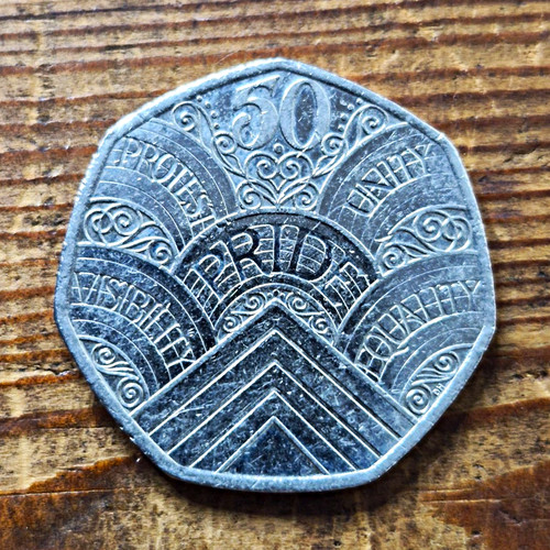 50p pride 2022 elizabeth ii - uk,