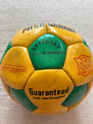Vintage signed norwich city - vintage,