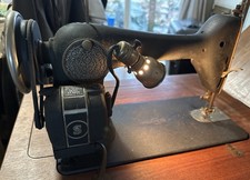 Singer 66-16 Sewing Machine w/