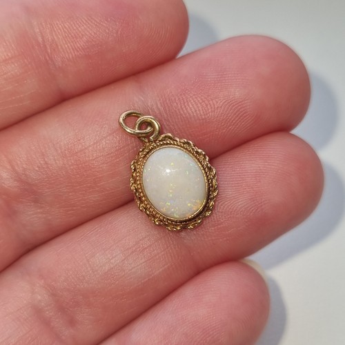 Hallmarked 9ct yellow gold - 9ct,