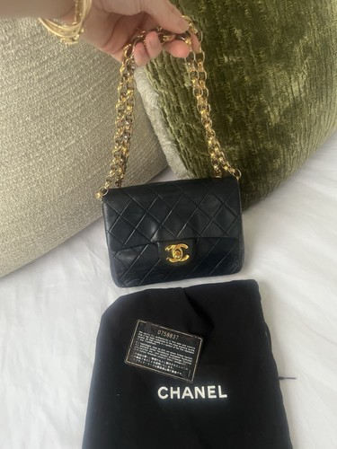 Chanel black quilted lambskin - black,
