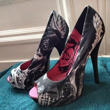 Iron Fist Peep Toe Platform Heels Size 4 EU 37 Worn once Stunning graphics