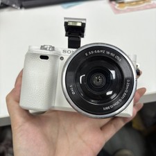Sony Alpha a6000 24.3MP