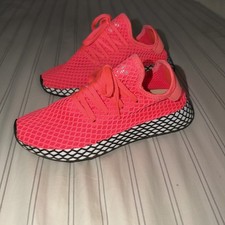 Size 4 - adidas Deerupt Runner