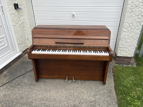 Lovely zender compact piano - compact, piano.