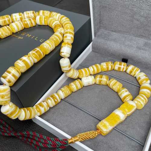 White pressed amber - white,