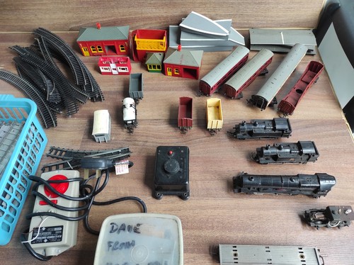 Vintage train set engines and - engines,