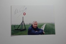 Lester Piggott (Jockey - Trainer - 9 x Epsom Derby Winner) Signed Photo