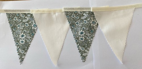 Vintage meadow floral ivory - vintage,