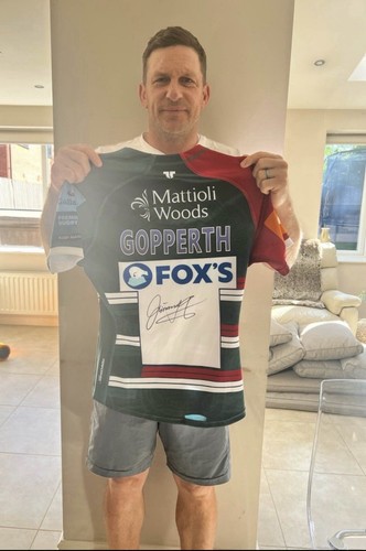 Authentic hand signed - authentic,