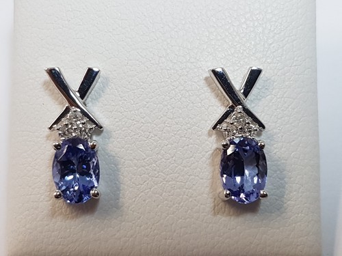 Natural tanzanite oval - ct,