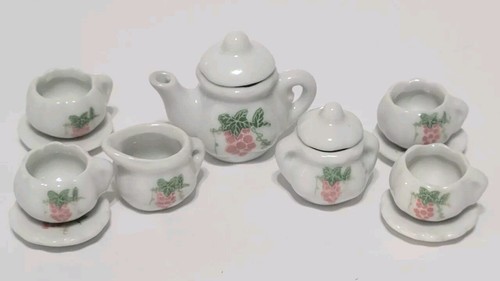Vintage miniature dollhouse - miniature,