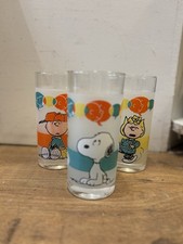 Vintage glass snoopy peanuts - glass,
