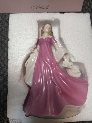 Lady pink musical figurine - pink,