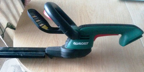 Qualcast 18v cordless hedge - qualcast,