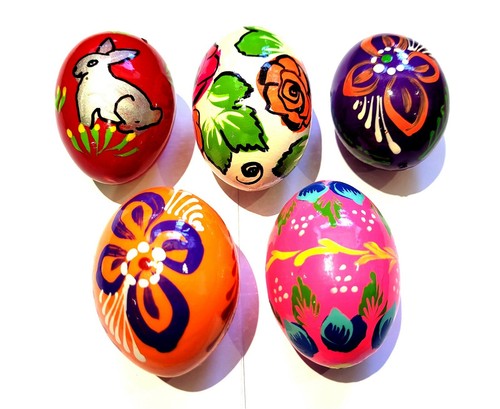 Wooden easter eggs - -, hand