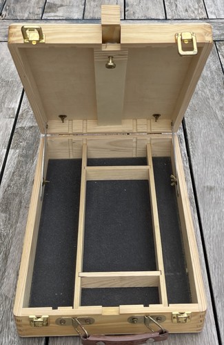 Wooden tabletop box easel - tabletop,