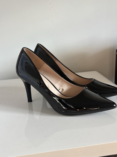 Women shoes size 5 - women's,