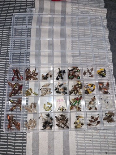 Box with 140 - 140, flys