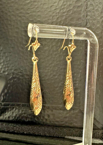Vintage 9ct gold chased floral - 9ct,