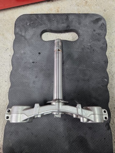 Bottom lower triple - triple, clamp