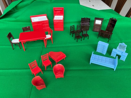 Vintage 1950 dolls house - 1950’s,