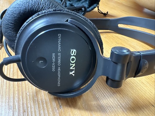 Sony black wired - sony,