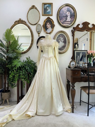Authentic 1940s wedding gown - authentic,