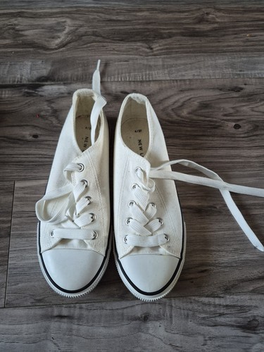 New look trainers - new, plimsoll