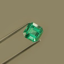 8x8 mm Lab Grown Colombian