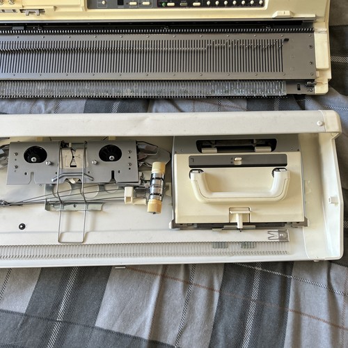 Brother knitting machine - knitting,