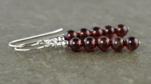 Simple tiny dark red garnet - dark,