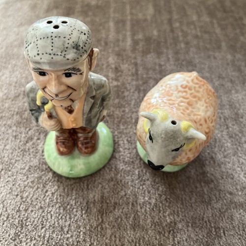 Salt pepper pair shaker pots - pair,