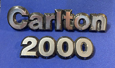 VAUXHALL CARLTON 2000  - VINTAGE METAL CAR BADGE / EMBLEM - 172 X 40 MM